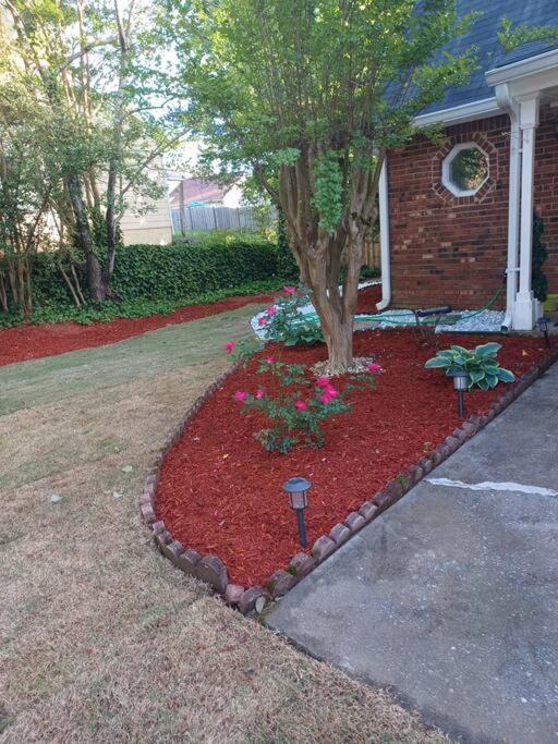 Plush Two Bedroom Retreat. A Home Away From Home! Riverdale Exterior foto