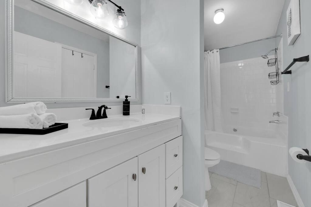 Plush Two Bedroom Retreat. A Home Away From Home! Riverdale Exterior foto